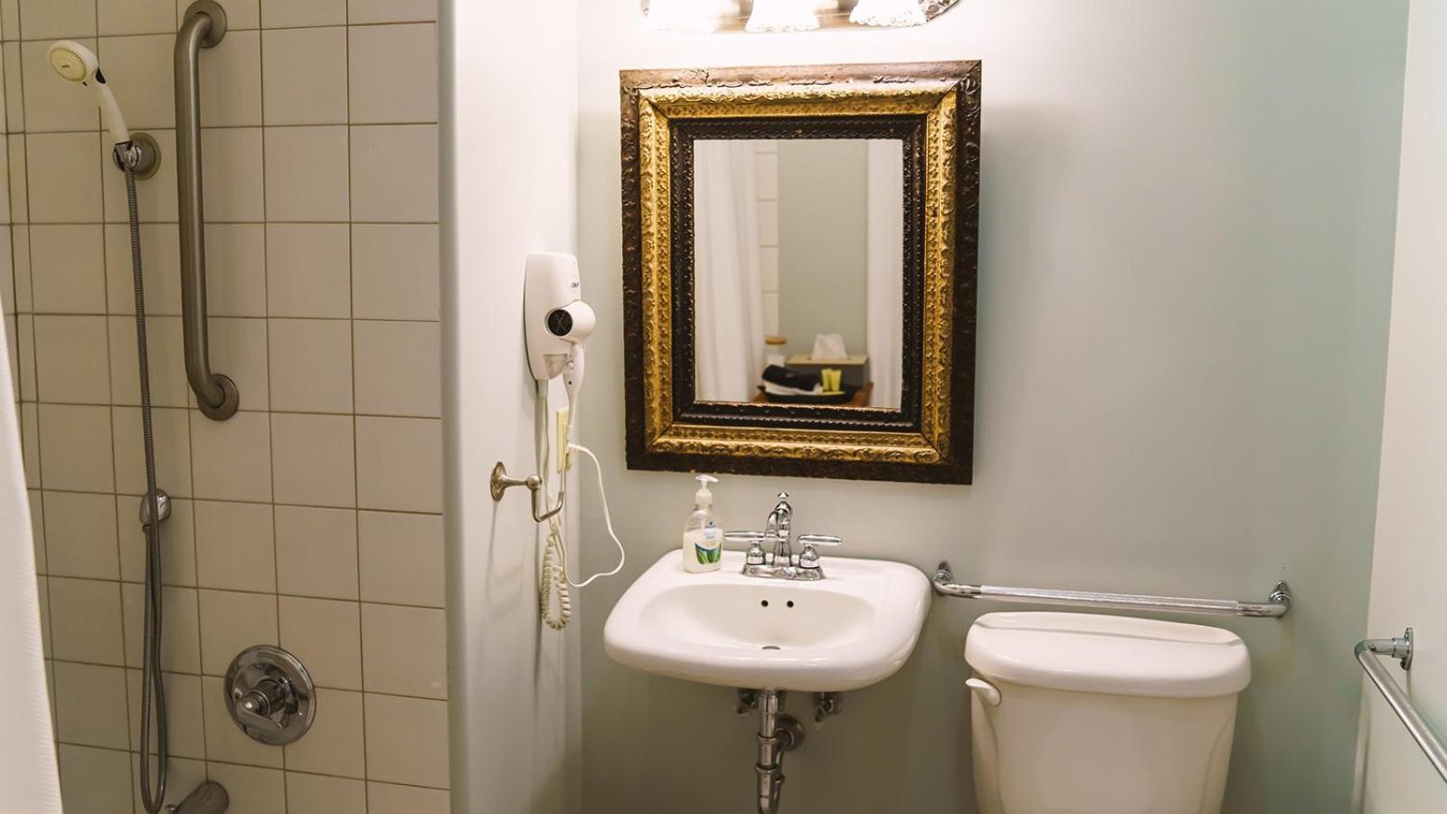 Gillespie House Bed & Breakfast 4*