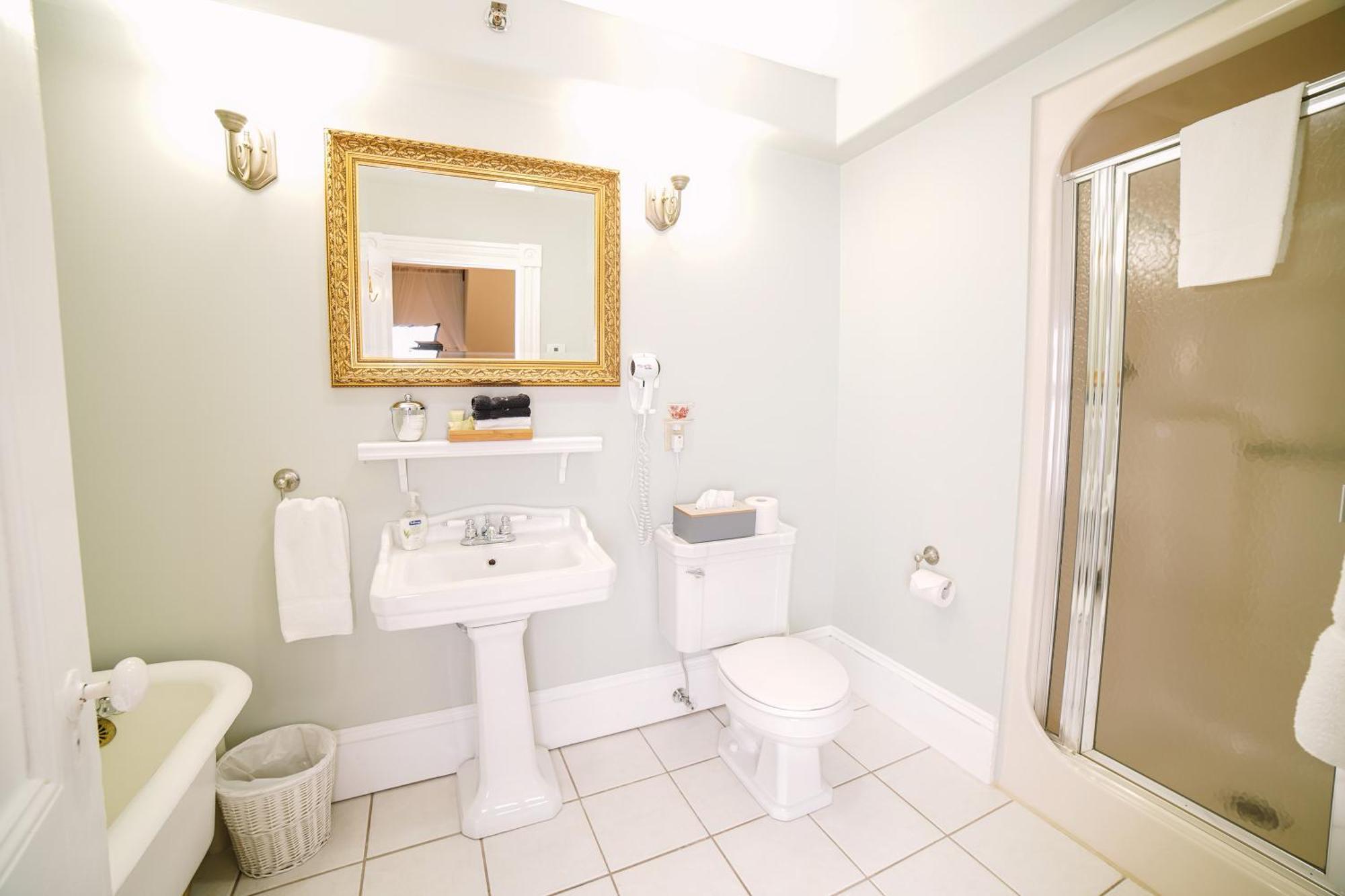Gillespie House Bed & Breakfast 4*